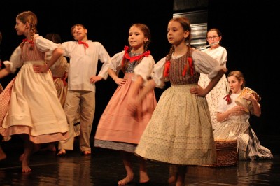 Dětský folklorní soubor Peciválek - choregrafie Tajemství proutěného košíku