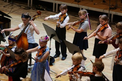 Výročí jsme slavili koncertem v plném sále hradecké filharmonie