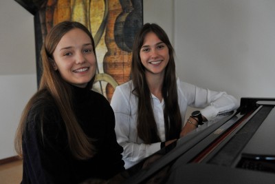 Tereza Píšová a Lucie Strakošová - klavír