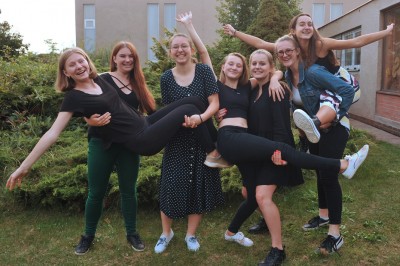 Zleva: Nela Žďárková Anežka Bartoňová Leona Wagnerová Eliška Voláková  Petra Kopišťová  Kateřina Petříková Kateřina Jilemnická - TO