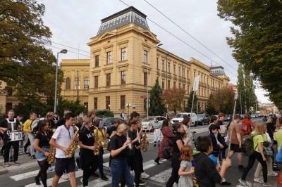 Střezina zahájila oslavy 45. výročí Průvodem pro radost