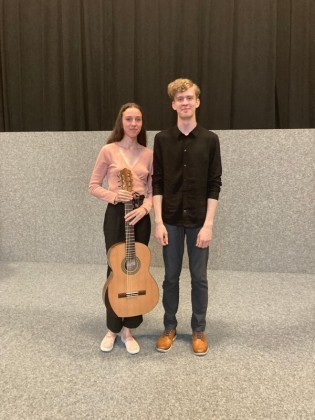 Duo ZUŠ Střezina, Markéta Mourková, Tomáš Jedlička, III. kategorie, 1. místo.