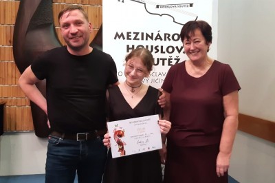 GRATULUJEME! Houslistka Ema Kaslová má 2. cenu z mezinárodní soutěže
