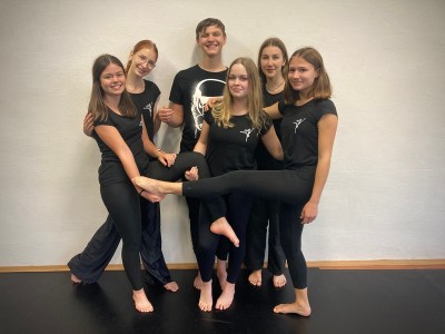 TO - Zleva: Kateřina Hovorková, Soňa Škorpilová, Michal Brunclík, Anna Broulíková, Žofie Lahodová, Nela Hübschová