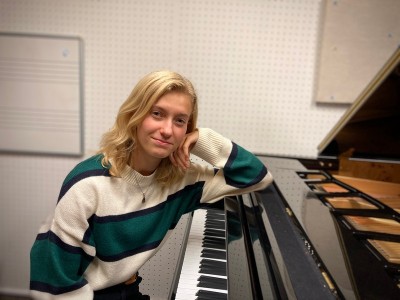 Kateřina Nela Velcová  - klavír