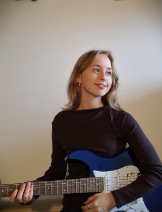 Anna Bartošová - HO - kytara v pop. hudbě