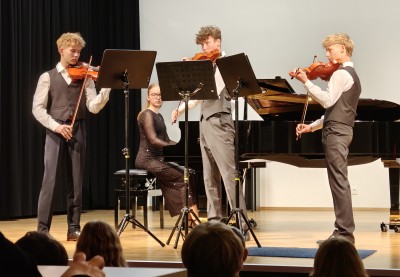 GRATULUJEME: Z krajského kola soutěže si střezinské soubory přivezly dva postupy a krásné ceny