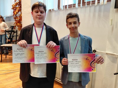 GRATULUJEME: Pavlu Minaříkovi za zlaté pásmo a Radku Skořepovi za bronzové pásmo v mezinárodní soutěži na Slovensku