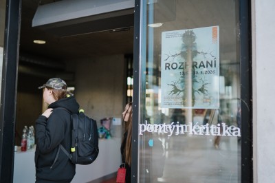 Rozhraní - výstava výtvarného oboru v Galerii U Přívozu potrvá do 30. května